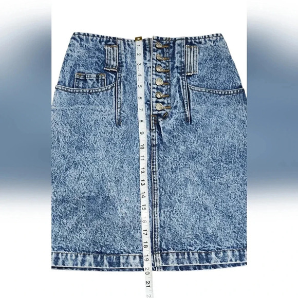 Vintage Nuovo Acid Wash Denim Mini Skirt – High-Waisted, Button Fly, Size 7 - Picture 5 of 6